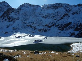 Lago Chilet quasi completamente gelato.