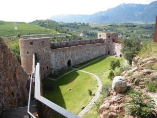 Uno dei cortili del Castello