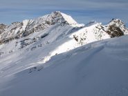 Cresta Sud-Ovest di Punta Asgelas: sullo sfondo Rosa dei Banchi (3163 m) e più a destra la vera cima dell'Asgelas (3021 m)