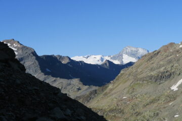 il Col du Mont scendendo verso il lago di San Grato