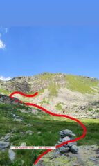 Ometto esistente su sentiero in direzione Rif. Quintino Sella (in rosso il percorso abbozzato alla falesia).