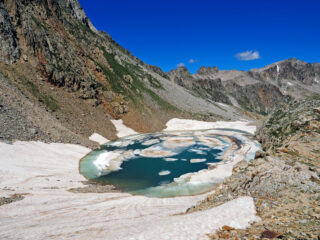 Ultimo lago di Fremamorta ancora in fase di disgelo